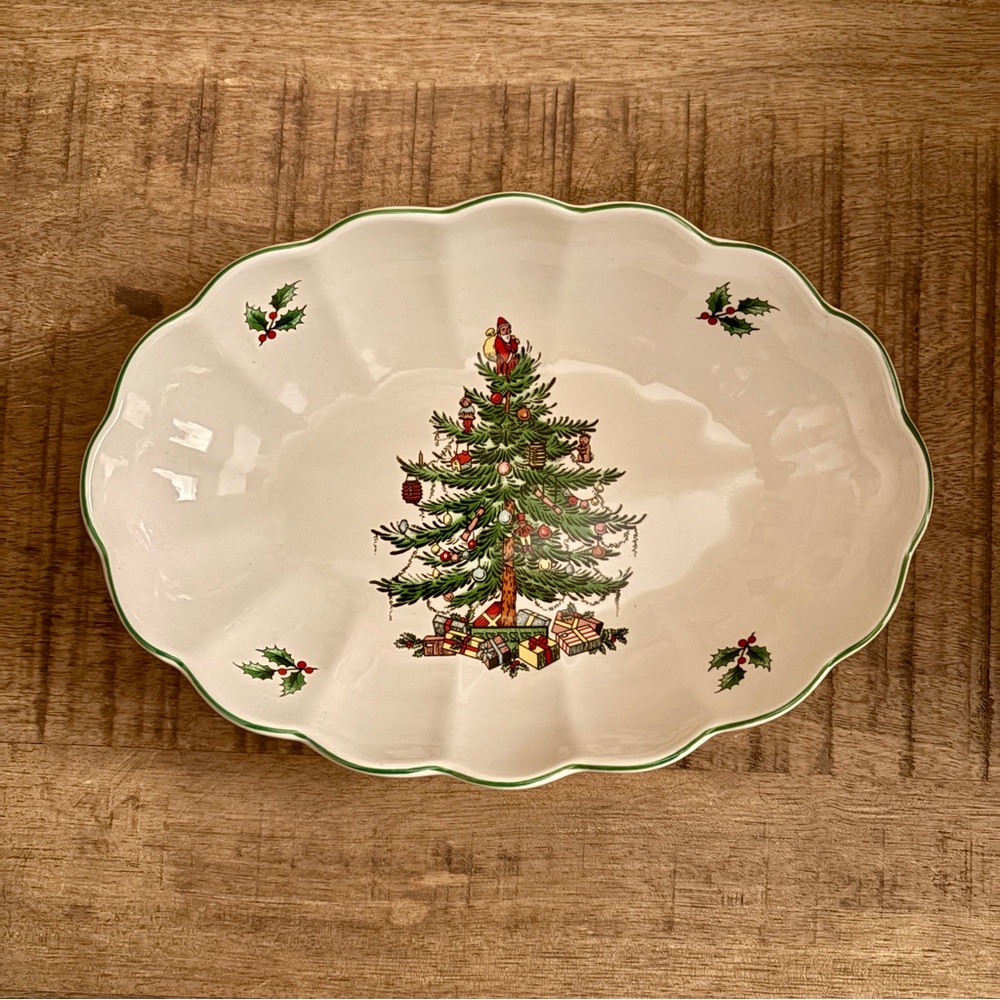 New in box Spode Fluted Oval Server Christmas Tree Dish 8.5”